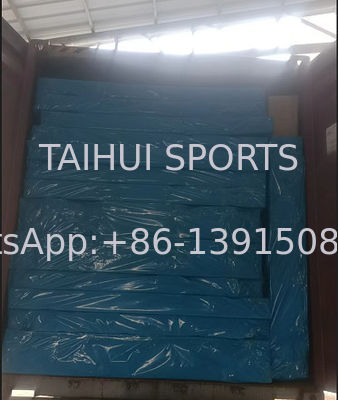 Powierzchnia drenażowa z sztucznej trawy na polu sportowym